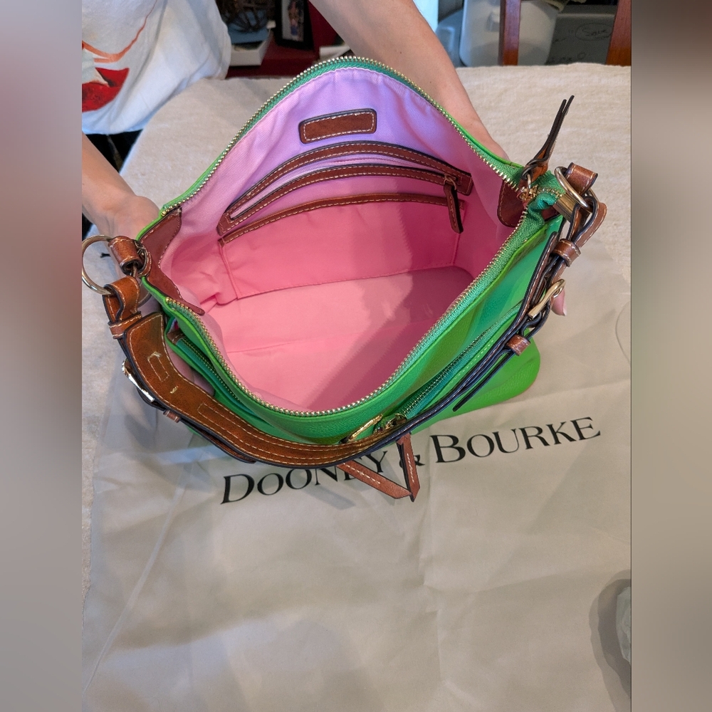 Dooney & Bourke Bright Green Shoulder Bag. Brand New - Picture 2 of 4